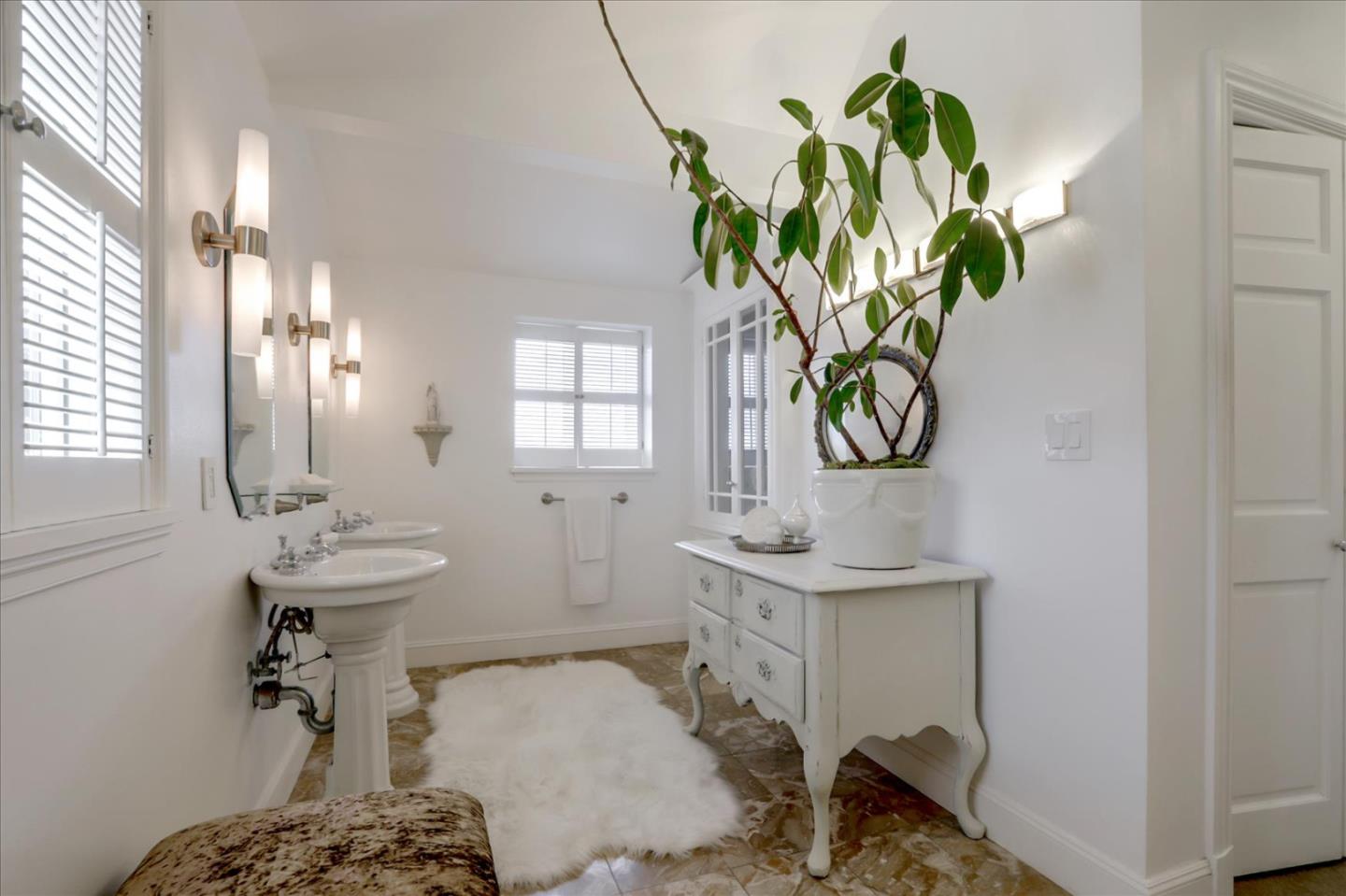 85 Clarendon Road Pacifica, CA 94044 - Photo 65 of 74 a dining room with furniture and a potted plant