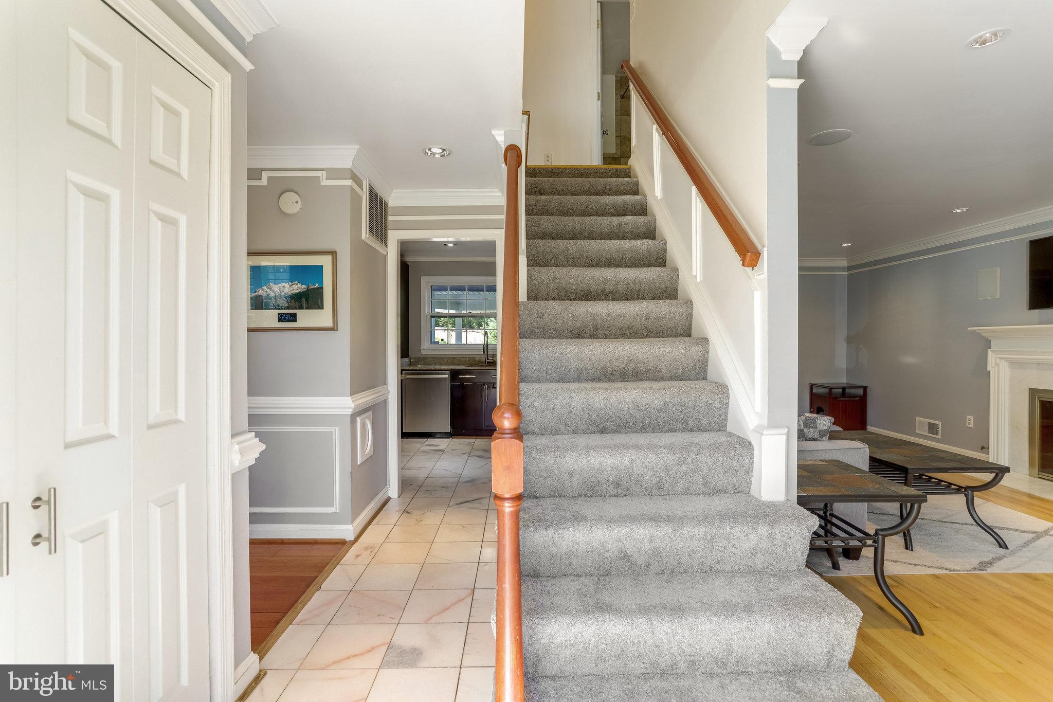 6808 Houndmaster Road Springfield, VA 22152 - Photo 9 of 88