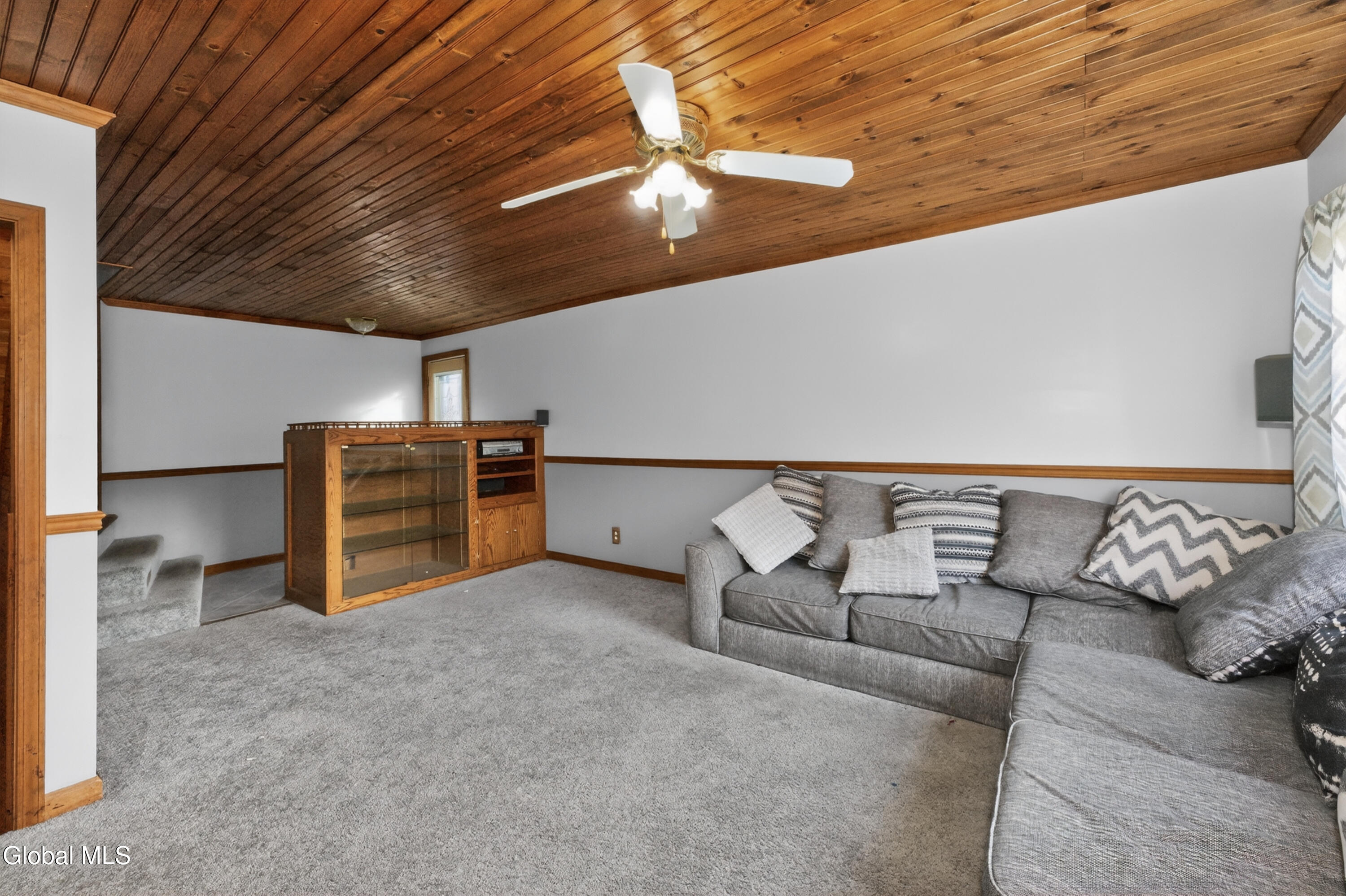 1038 Dudley Road Rotterdam, NY 12303 - Photo 11 of 40 3 Livingroom 1