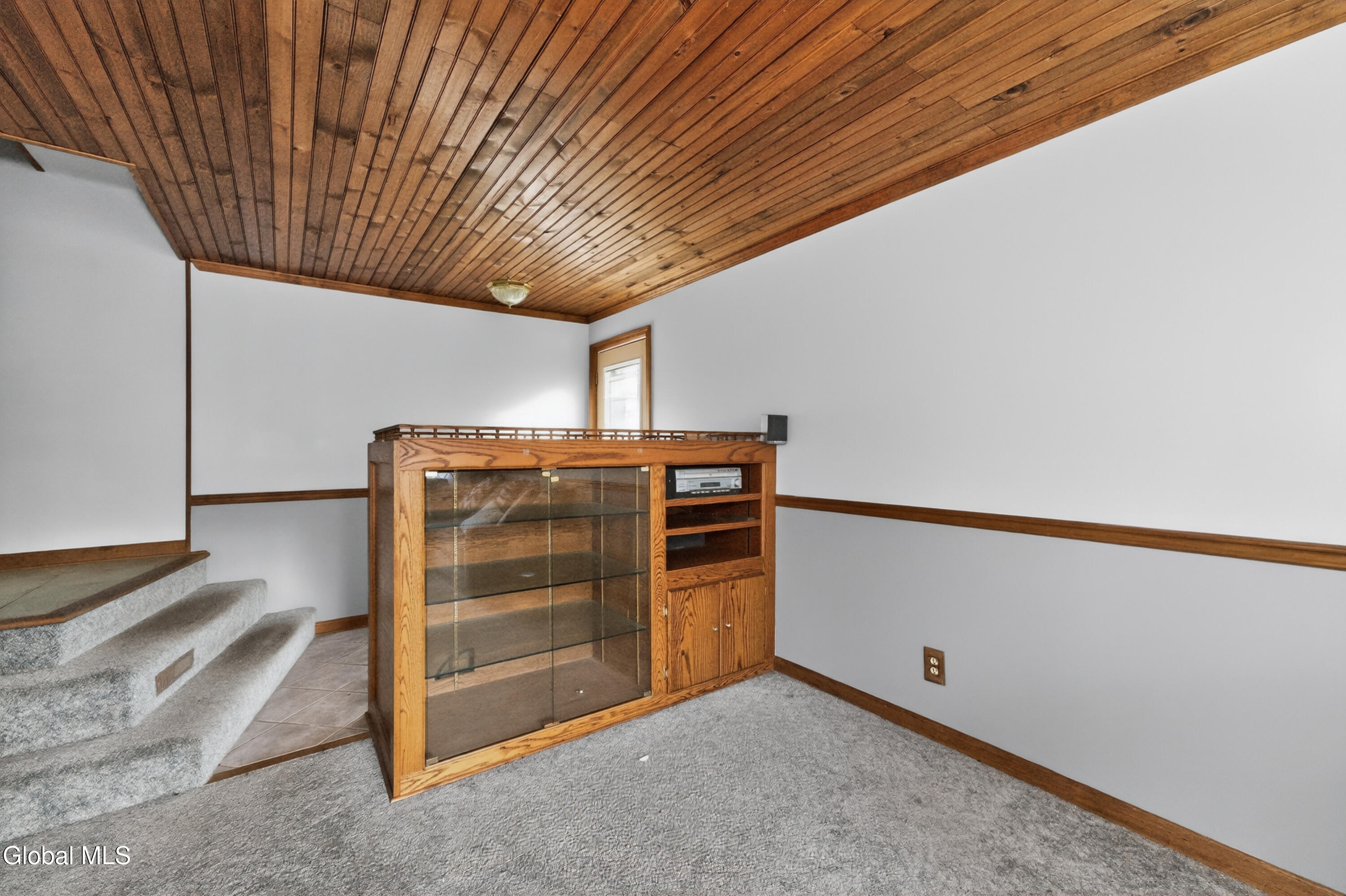 1038 Dudley Road Rotterdam, NY 12303 - Photo 12 of 40 3 Livingroom 3