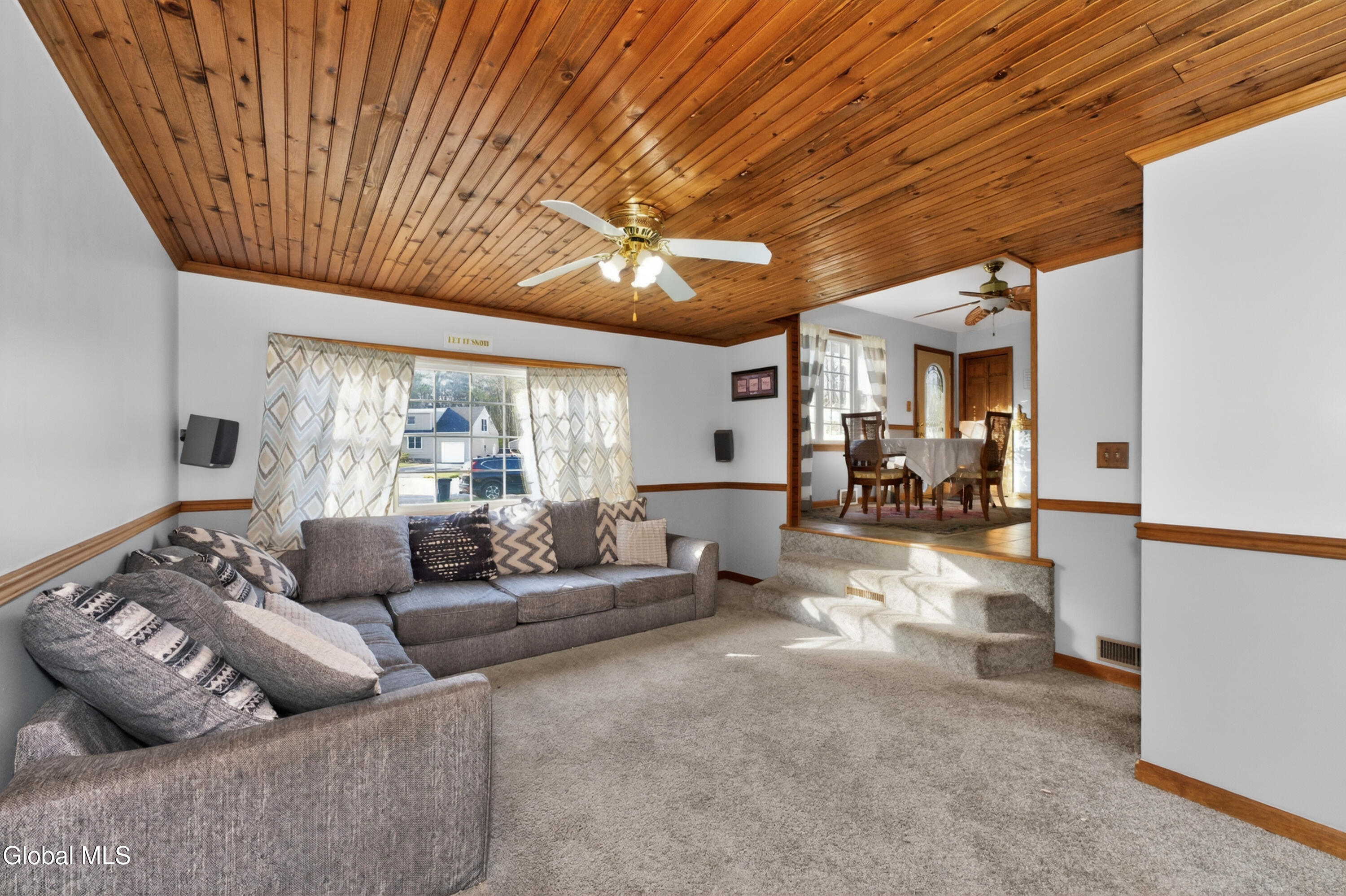 1038 Dudley Road Rotterdam, NY 12303 - Photo 13 of 40 3 Livingroom 4