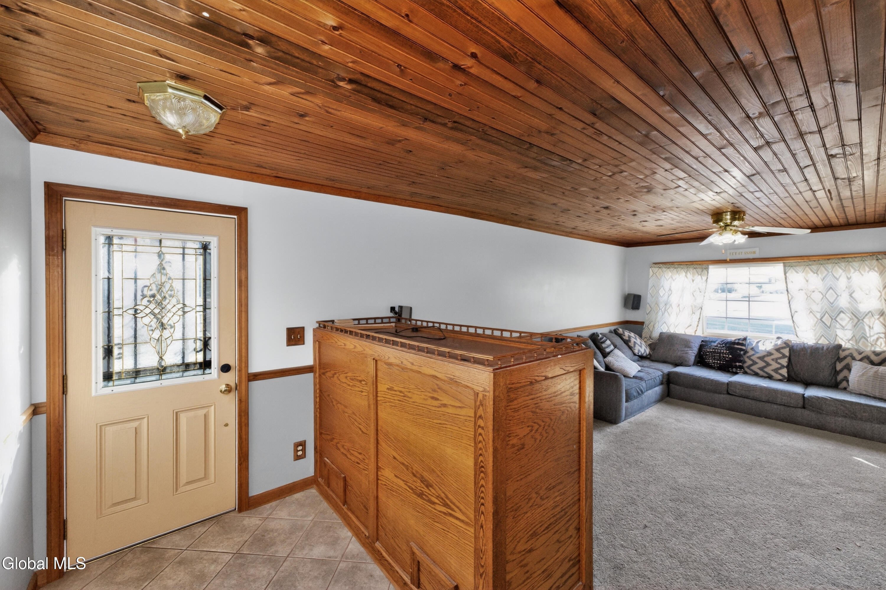 1038 Dudley Road Rotterdam, NY 12303 - Photo 14 of 40 3 Livingroom 5