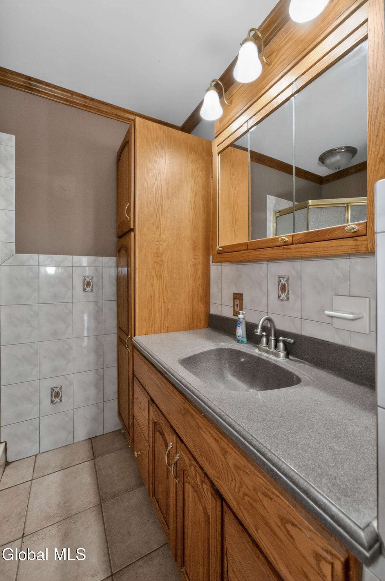 1038 Dudley Road Rotterdam, NY 12303 - Photo 19 of 40 5 Bathroom 1