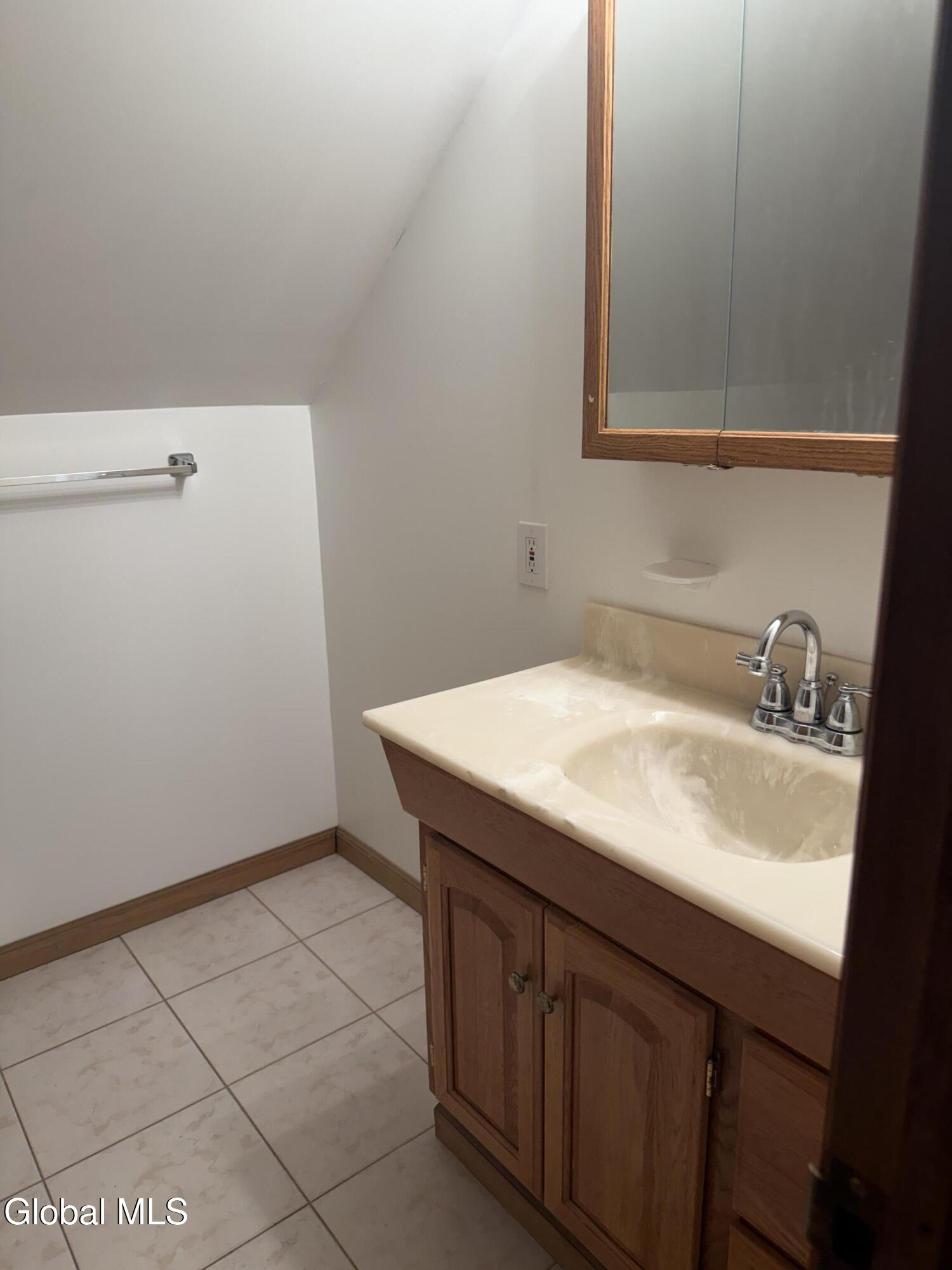 1038 Dudley Road Rotterdam, NY 12303 - Photo 25 of 40 1038 Dudley, Upstairs Bath