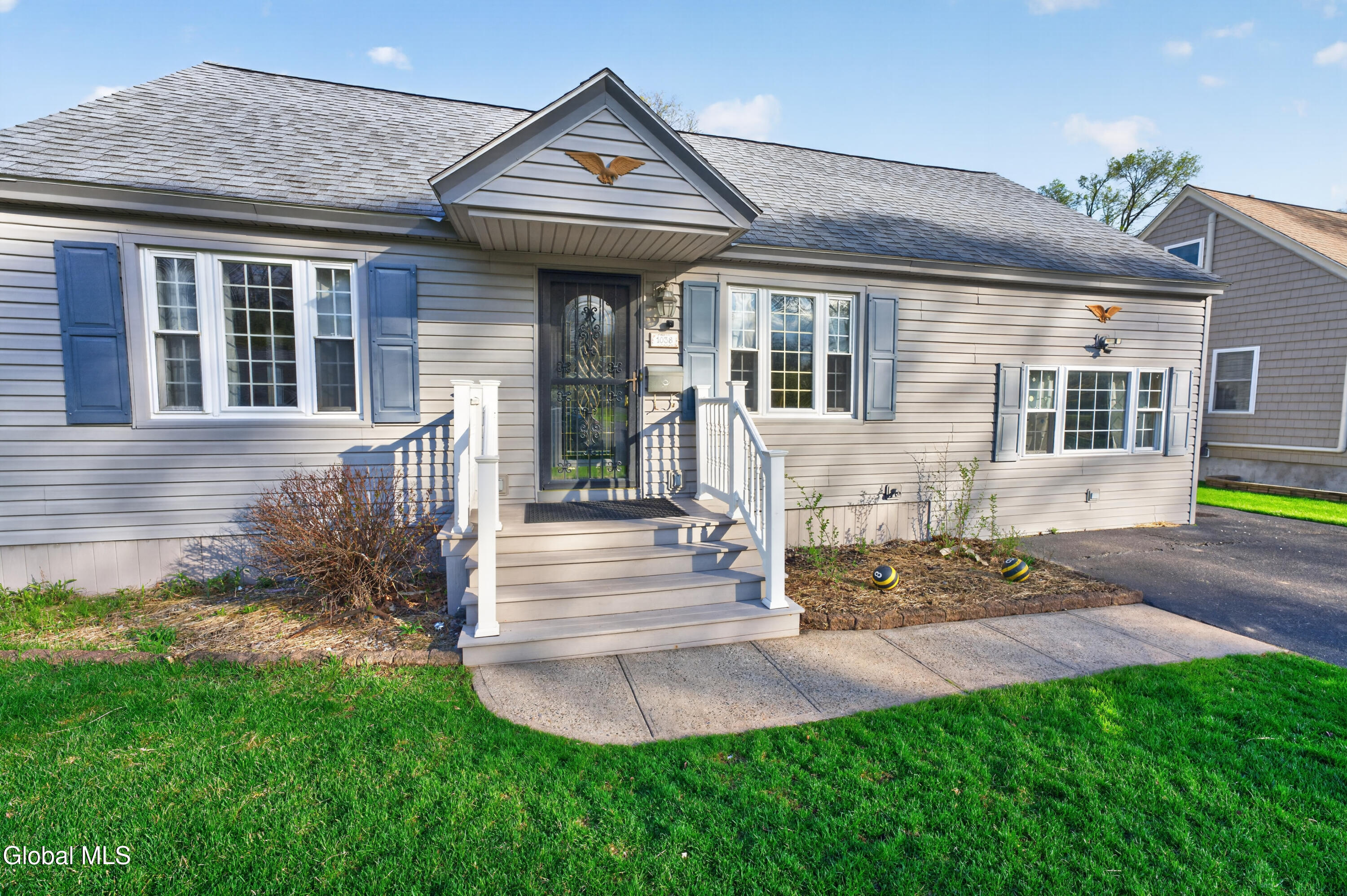 1038 Dudley Road Rotterdam, NY 12303 - Photo 3 of 40 0 Front 4