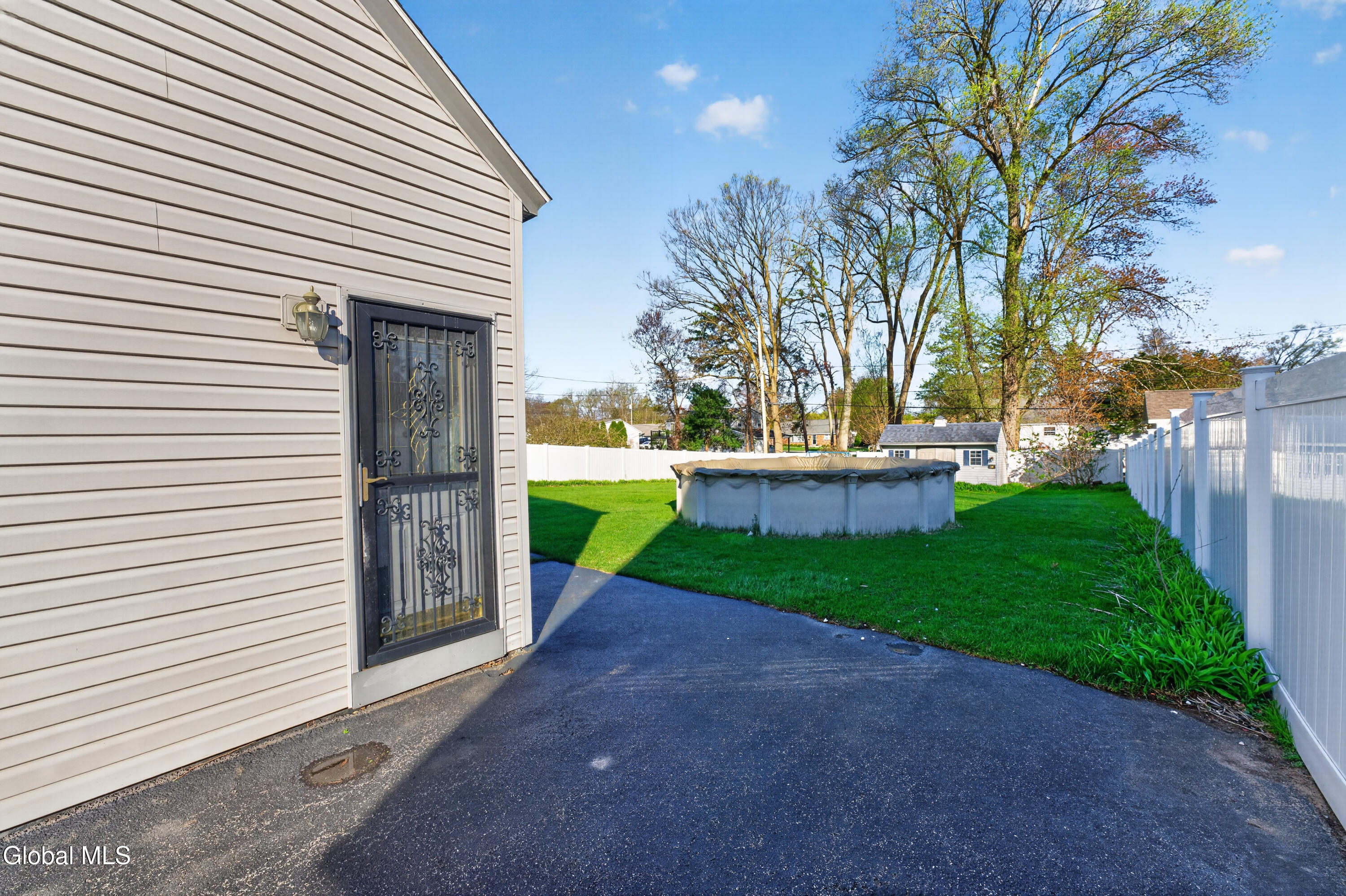 1038 Dudley Road Rotterdam, NY 12303 - Photo 31 of 40 Yard 1