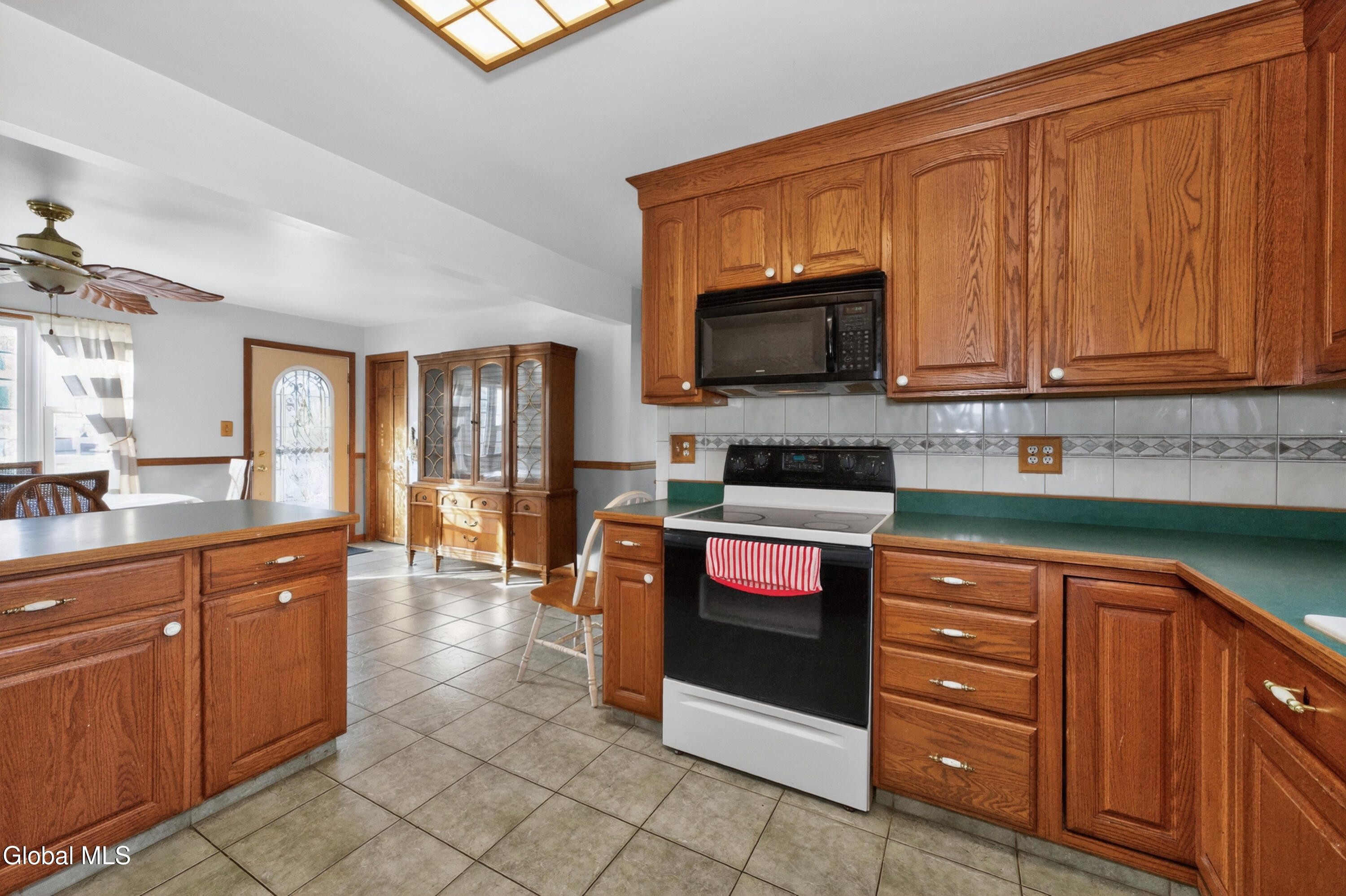 1038 Dudley Road Rotterdam, NY 12303 - Photo 4 of 40 2 Kitchen 1