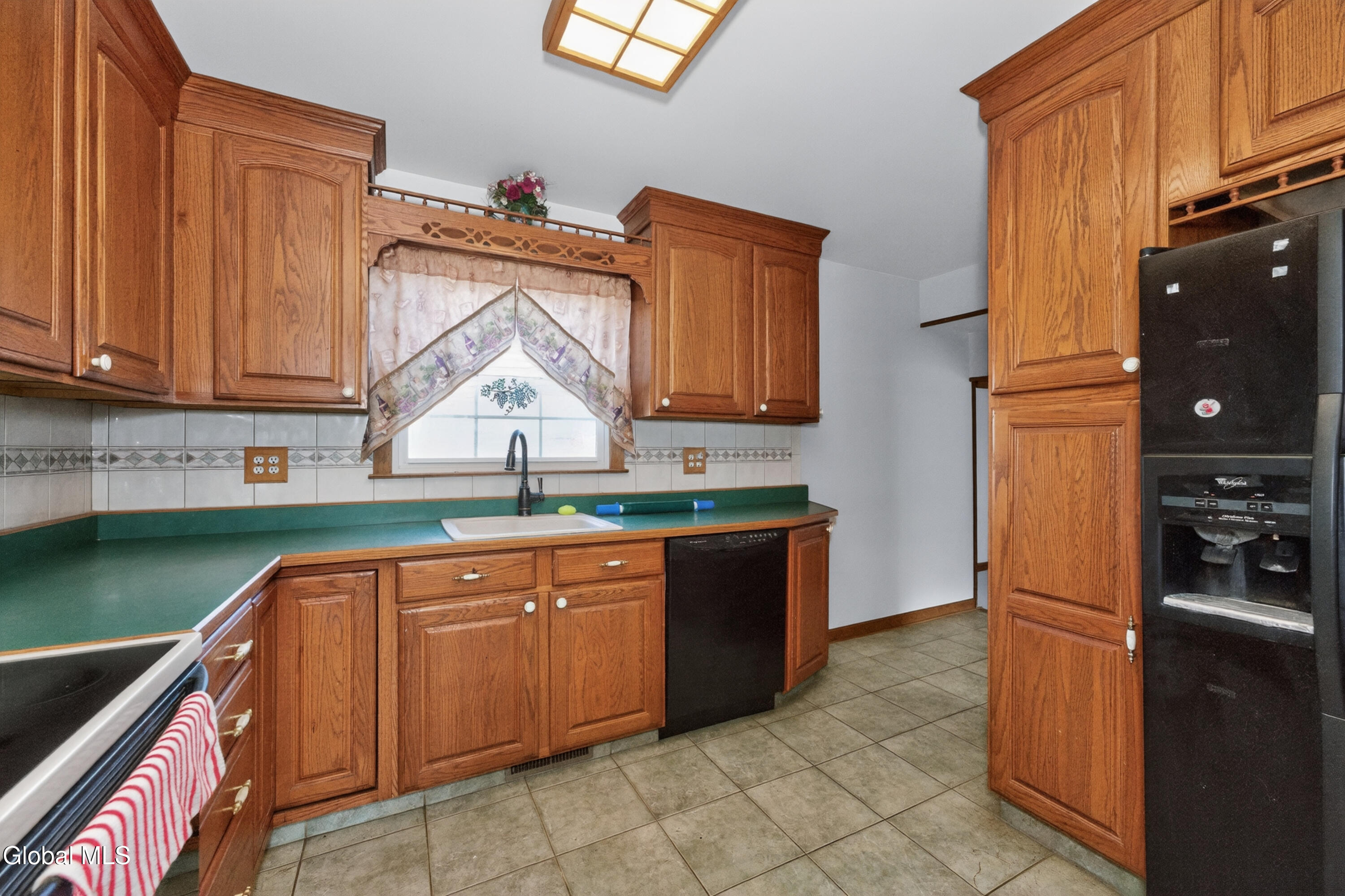 1038 Dudley Road Rotterdam, NY 12303 - Photo 6 of 40 2 Kitchen 3
