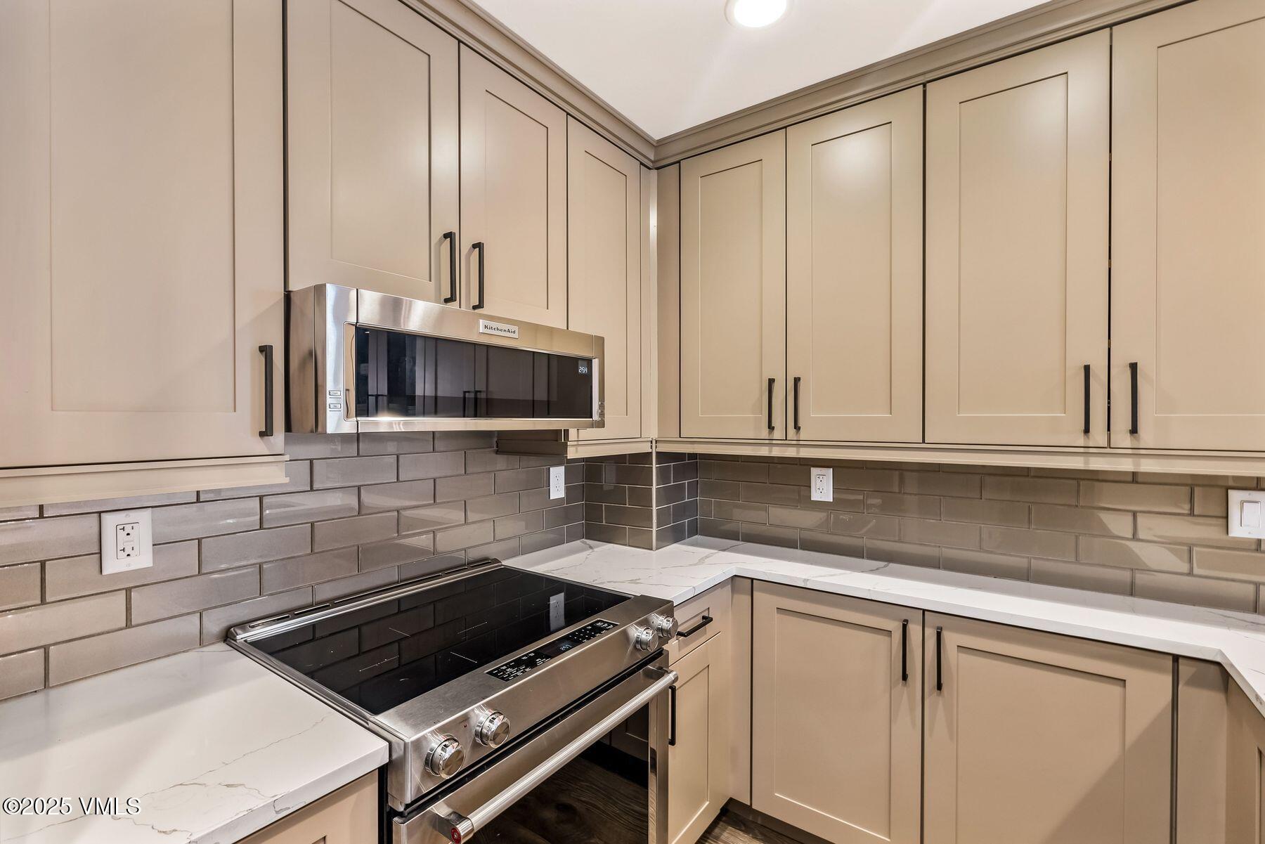 30 Cresta Road, Unit 103 Edwards, CO 81632 - Photo 12 of 34 Kitchen