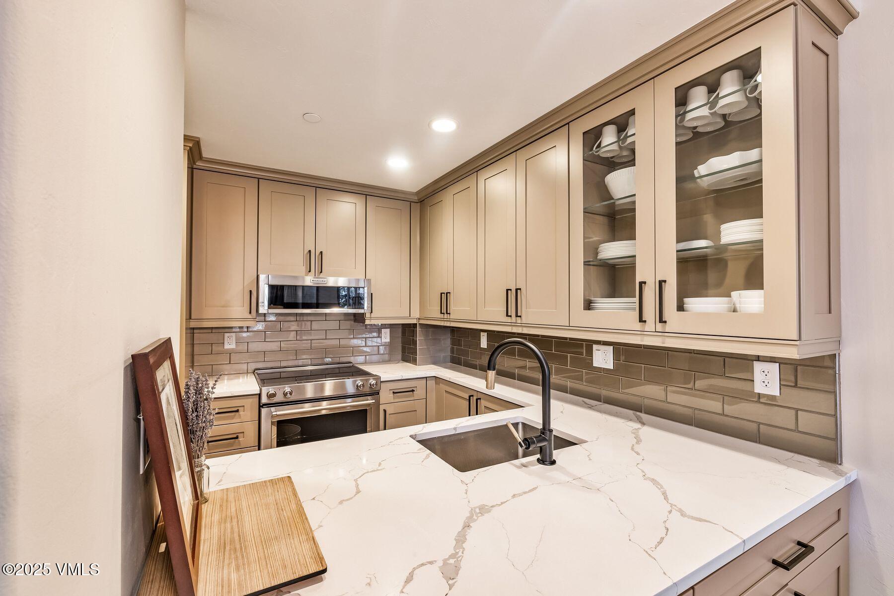 30 Cresta Road, Unit 103 Edwards, CO 81632 - Photo 14 of 34 Kitchen