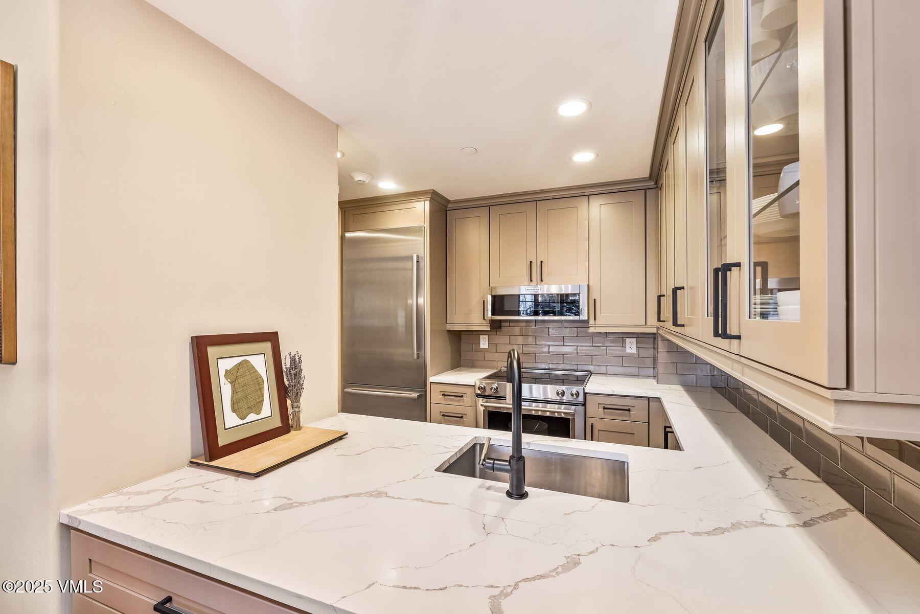 30 Cresta Road, Unit 103 Edwards, CO 81632 - Photo 15 of 34 Kitchen