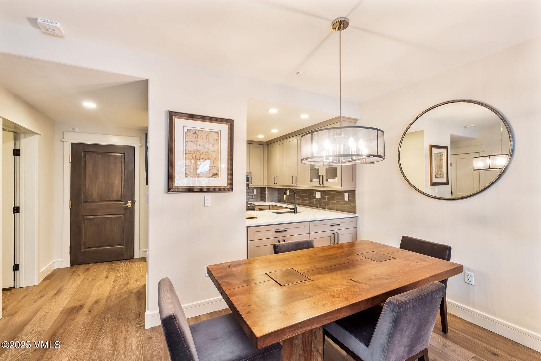 30 Cresta Road, Unit 103 Edwards, CO 81632 - Photo 7 of 34 Dining Area / Kitchen