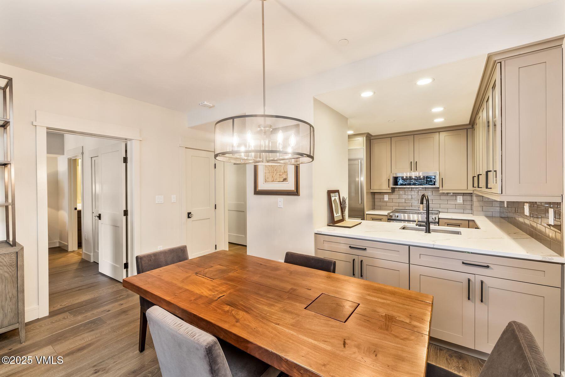 30 Cresta Road, Unit 103 Edwards, CO 81632 - Photo 8 of 34 Dining Area / Kitchen