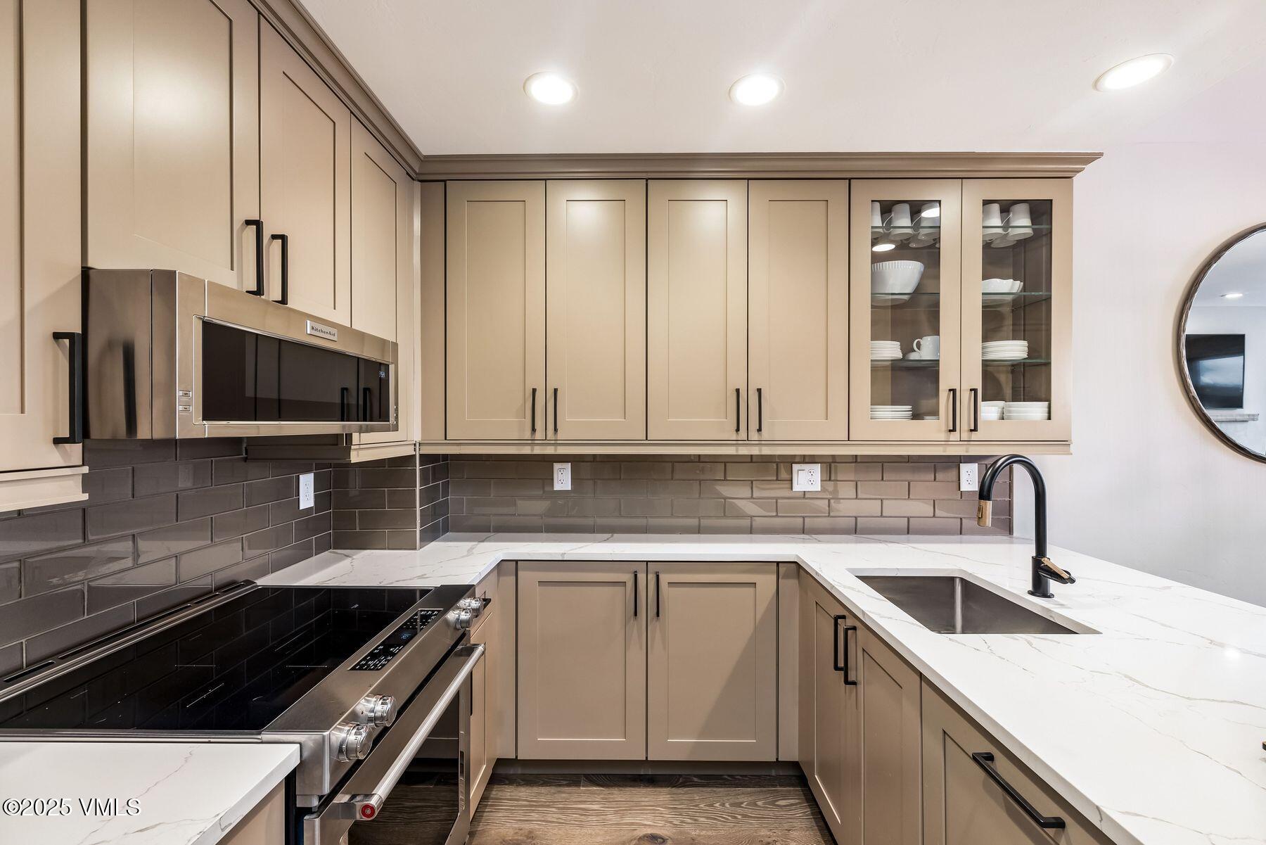 30 Cresta Road, Unit 103 Edwards, CO 81632 - Photo 9 of 34 Kitchen