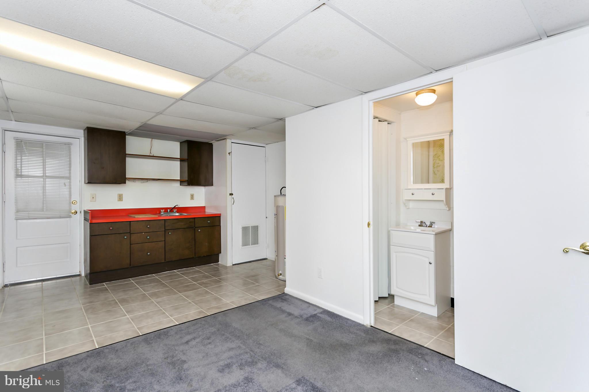 3575 Benzinger Road Baltimore, MD 21229 - Photo 16 of 20 Family Room