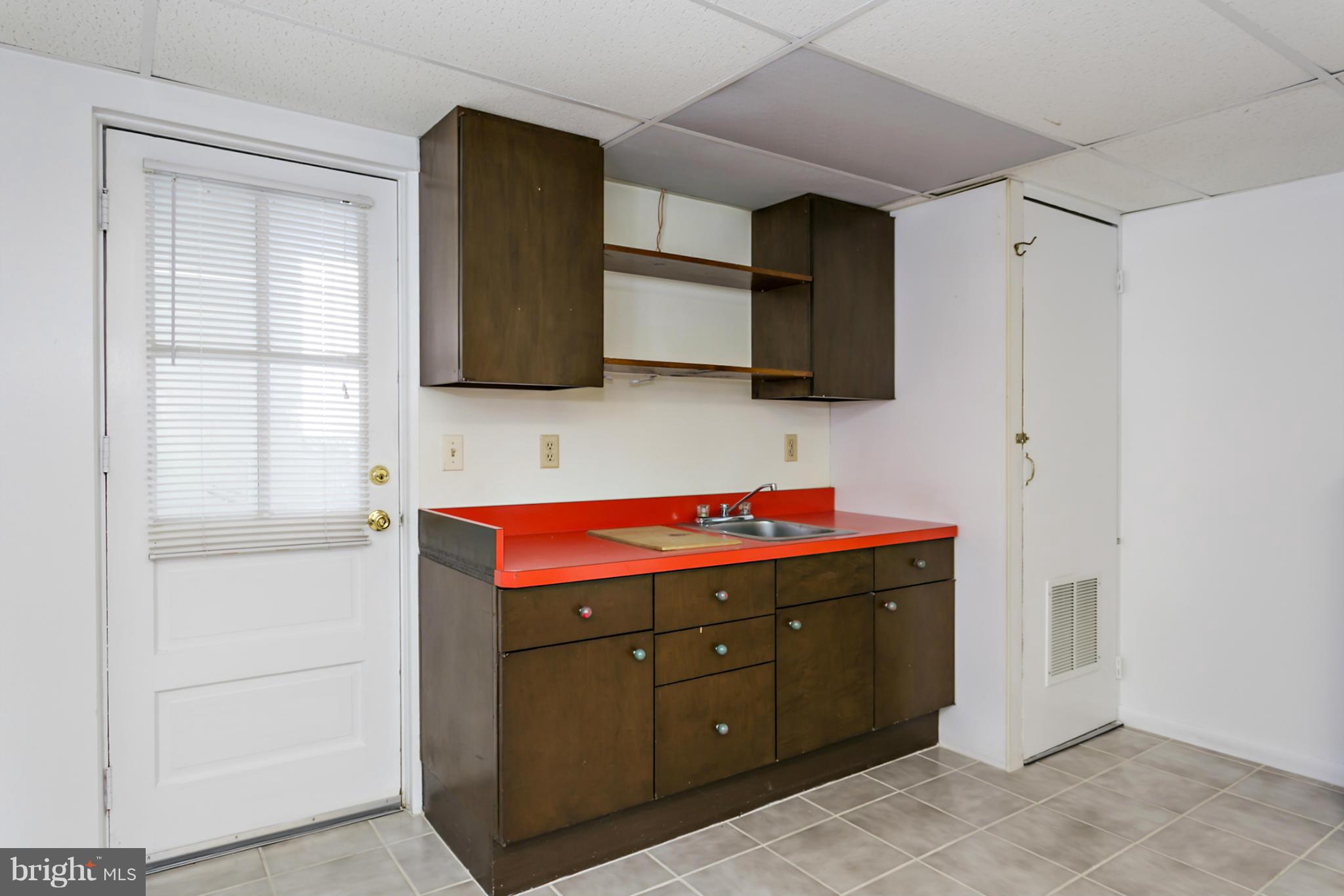 3575 Benzinger Road Baltimore, MD 21229 - Photo 17 of 20 Family Room