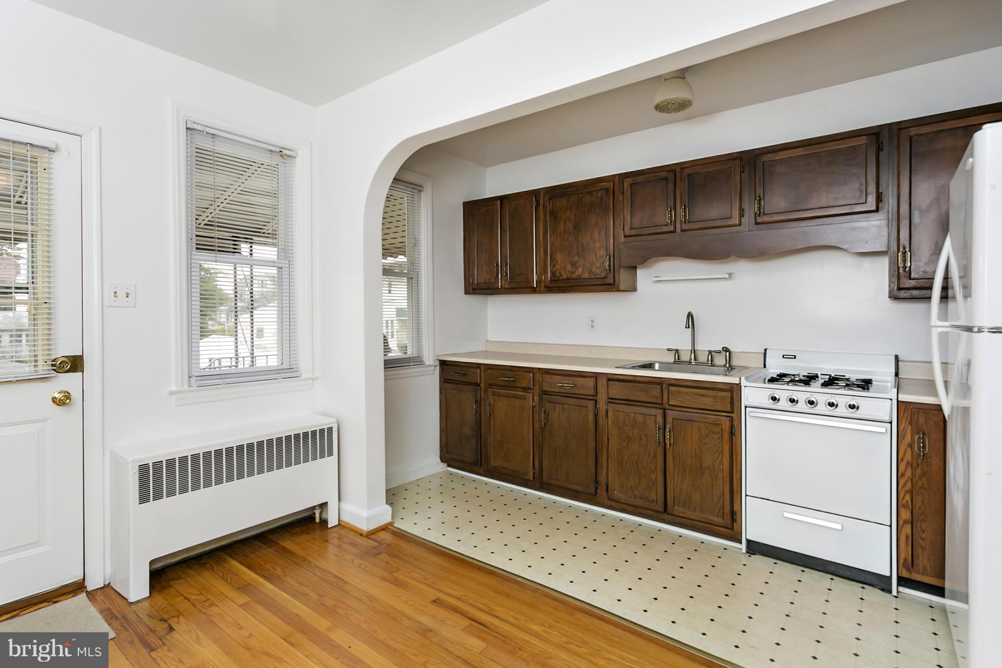 3575 Benzinger Road Baltimore, MD 21229 - Photo 3 of 20 Kitchen