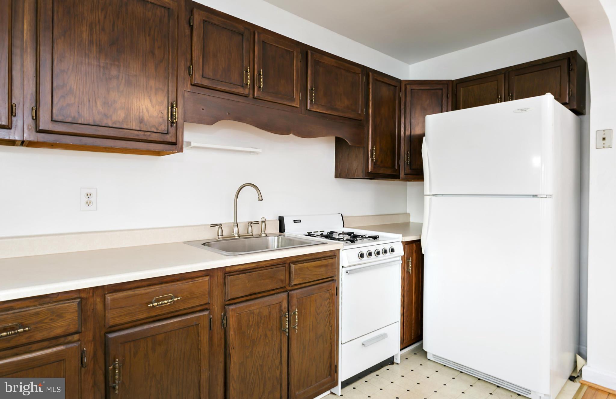 3575 Benzinger Road Baltimore, MD 21229 - Photo 4 of 20 Kitchen