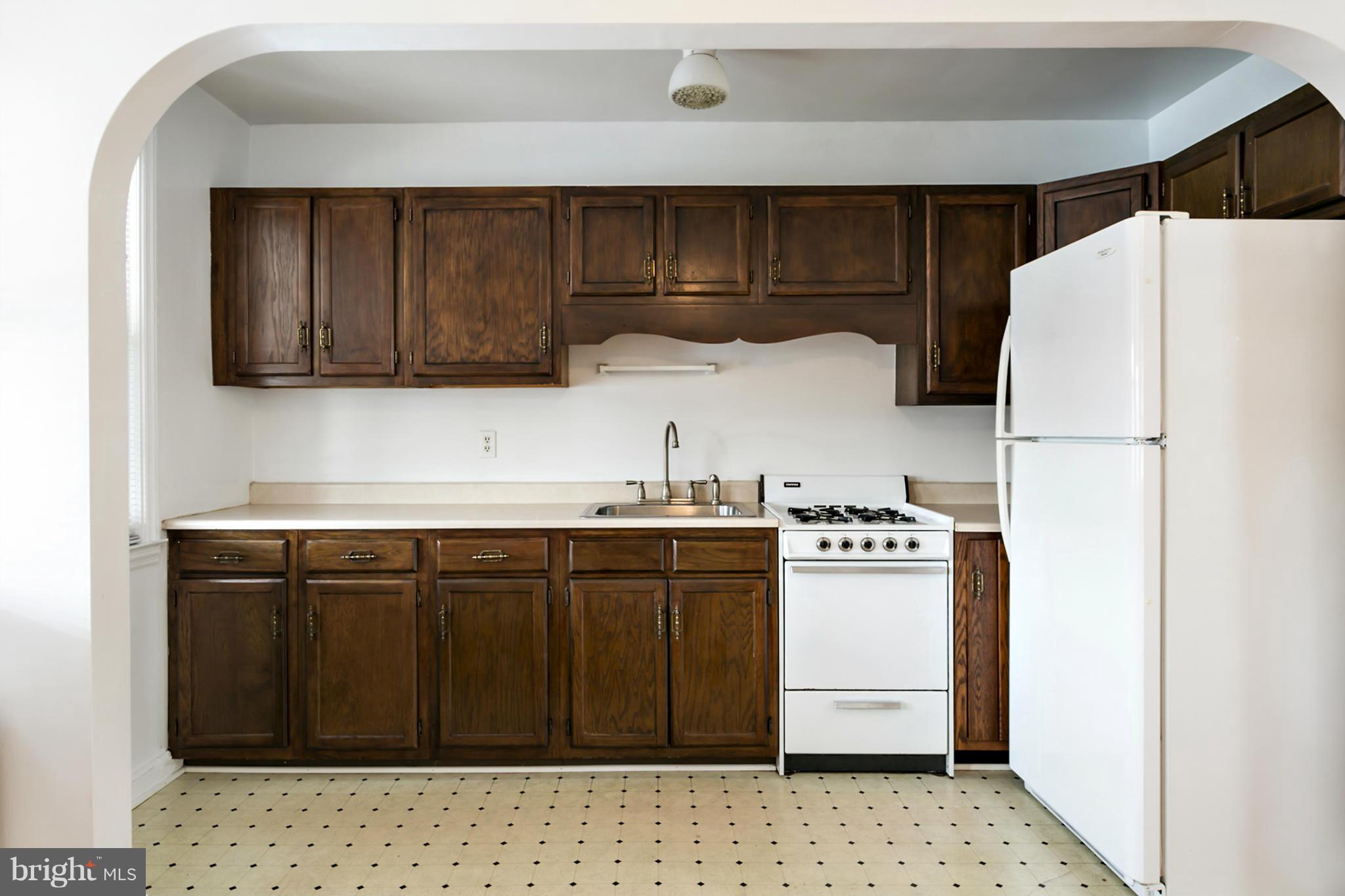 3575 Benzinger Road Baltimore, MD 21229 - Photo 5 of 20 Kitchen