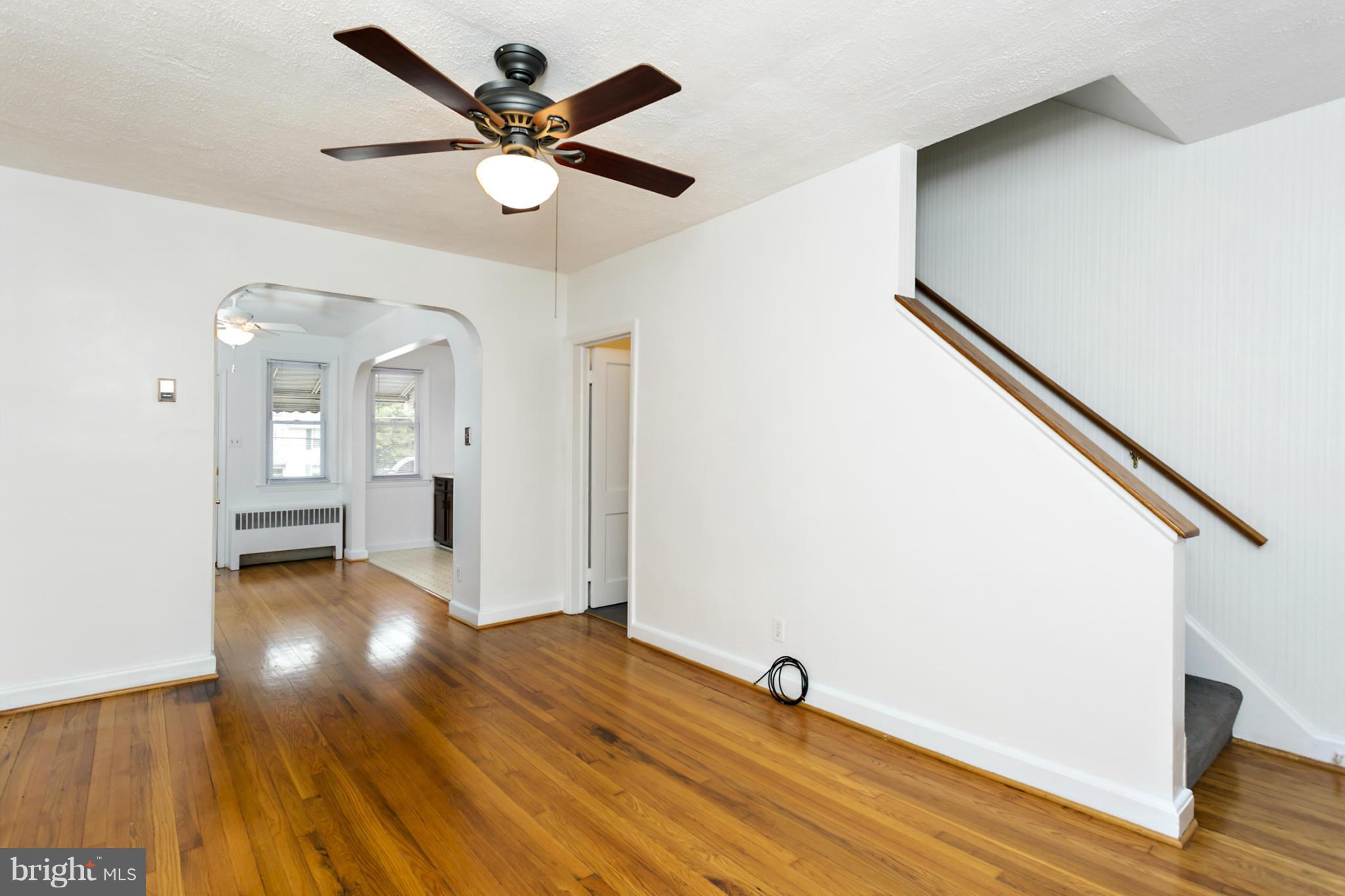 3575 Benzinger Road Baltimore, MD 21229 - Photo 6 of 20 Living Room