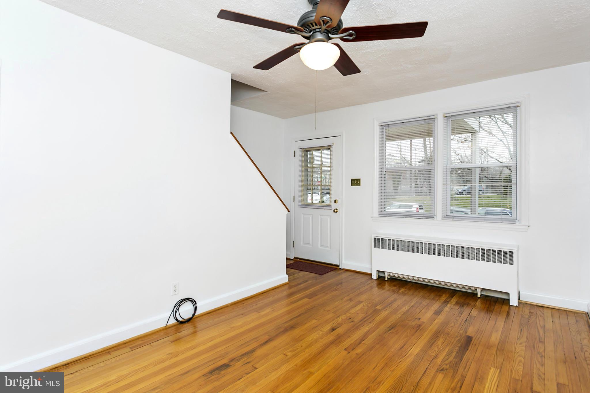 3575 Benzinger Road Baltimore, MD 21229 - Photo 8 of 20 Living Room