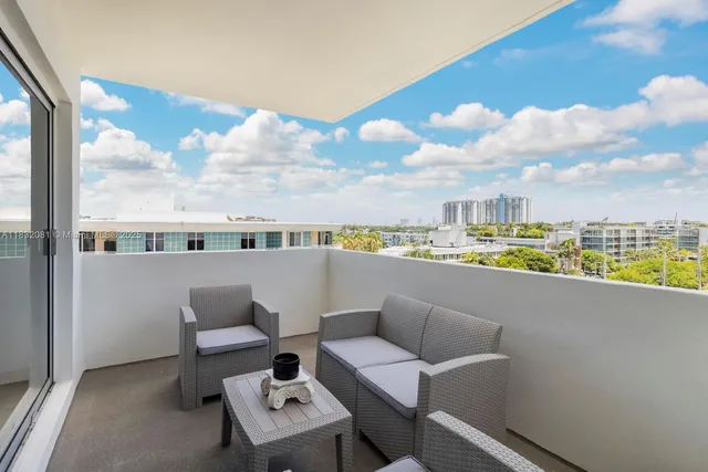 $4,600 | 3 Island Avenue, Unit 7C, Miami Beach, FL 33139