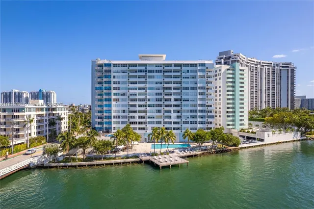 $4,600 | 3 Island Avenue, Unit 7C, Miami Beach, FL 33139