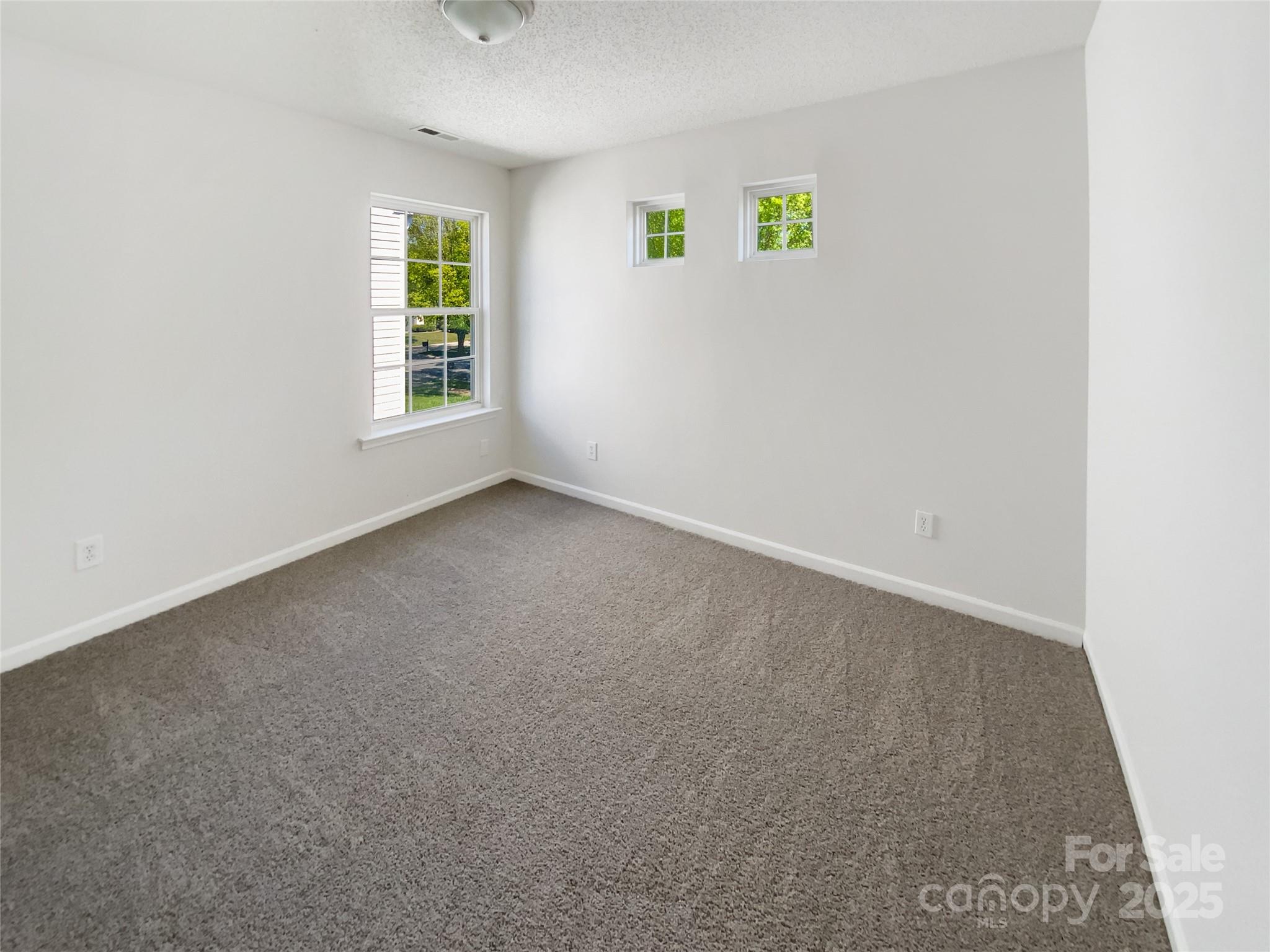 4437 Devonhill Lane Charlotte, NC 28269 - Photo 15 of 18 an empty room with windows and closet