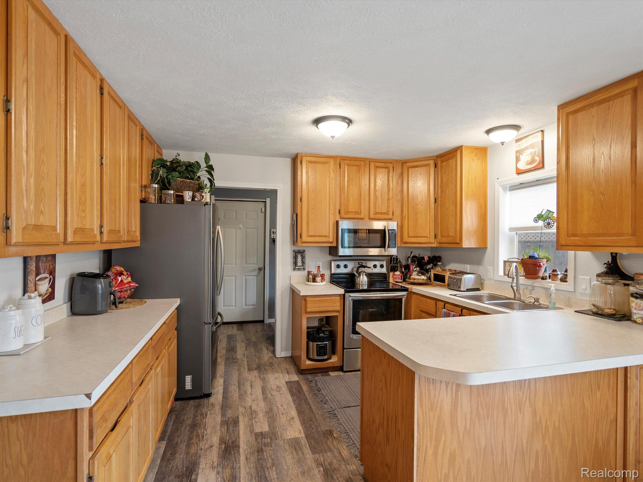 391 4th Street Pontiac, MI 48340 - Photo 9 of 28 Gallery Image 9