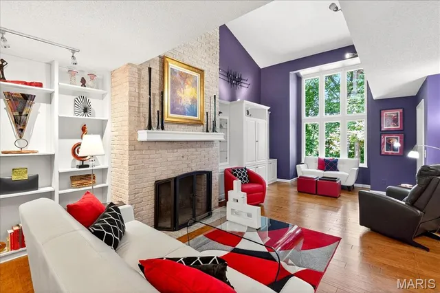 $325,000 | 2 Tanewood Court, Belleville, IL 62223