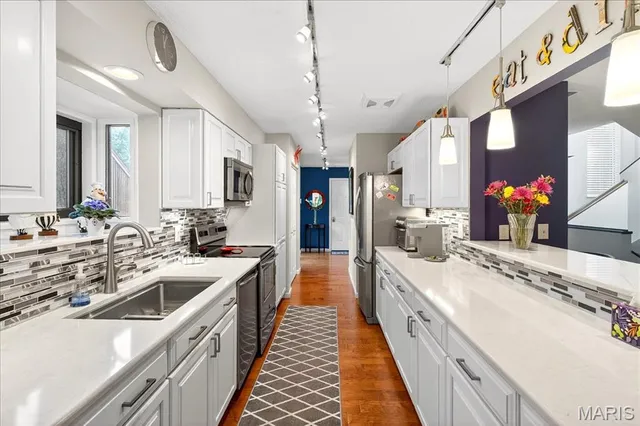 $325,000 | 2 Tanewood Court, Belleville, IL 62223