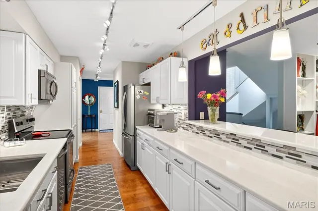 $325,000 | 2 Tanewood Court, Belleville, IL 62223