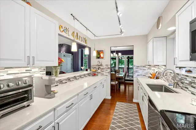 $325,000 | 2 Tanewood Court, Belleville, IL 62223