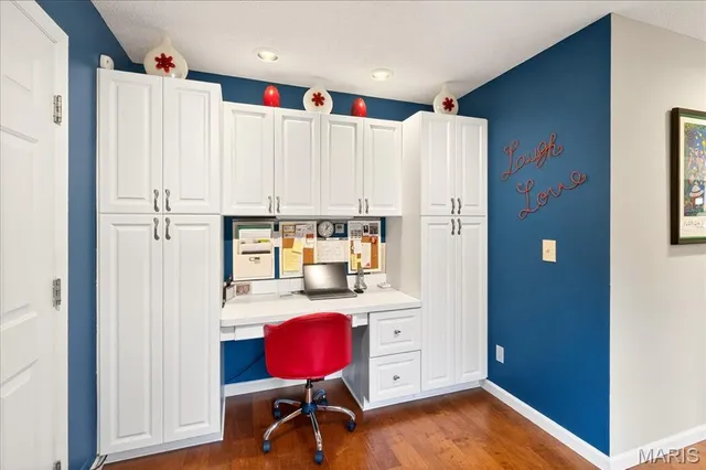 $325,000 | 2 Tanewood Court, Belleville, IL 62223