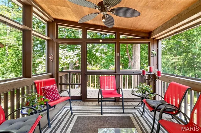 $325,000 | 2 Tanewood Court, Belleville, IL 62223