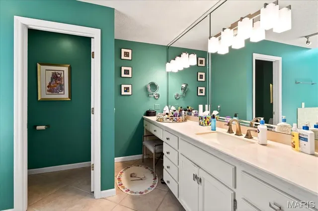 $325,000 | 2 Tanewood Court, Belleville, IL 62223