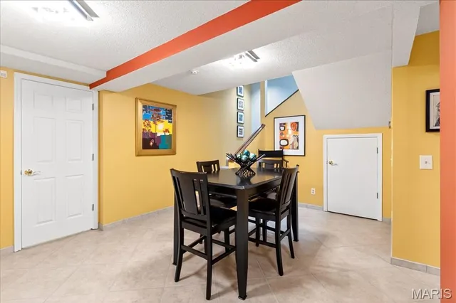 $325,000 | 2 Tanewood Court, Belleville, IL 62223