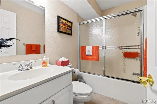 $325,000 | 2 Tanewood Court, Belleville, IL 62223