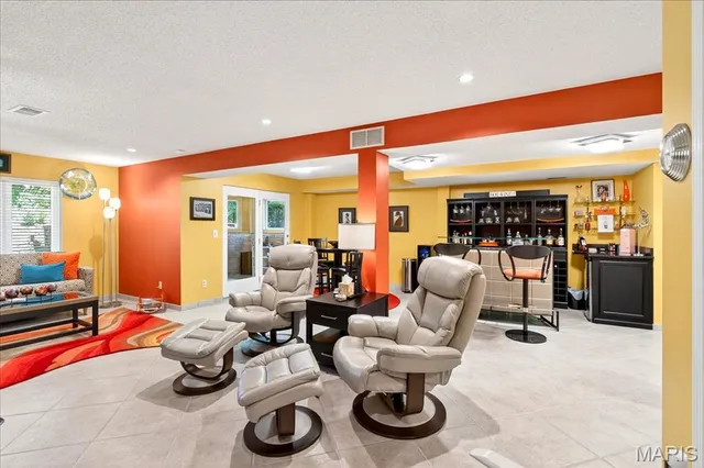 $325,000 | 2 Tanewood Court, Belleville, IL 62223