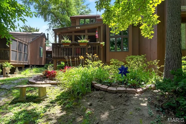 $325,000 | 2 Tanewood Court, Belleville, IL 62223