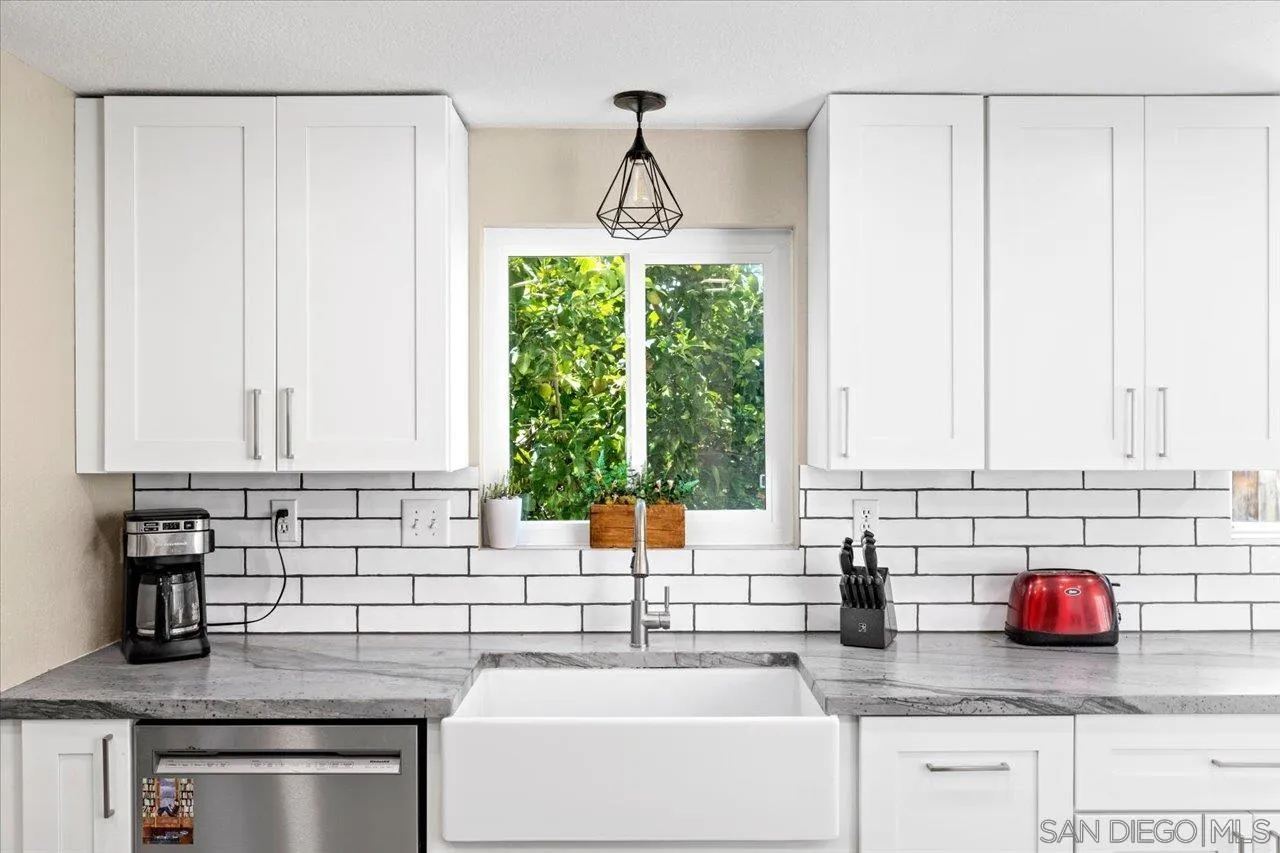 1561 Conway Drive Escondido, CA 92027 - Photo 17 of 41