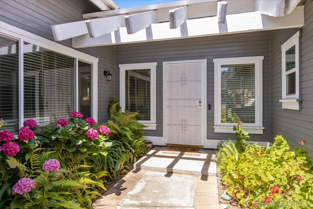 1561 Conway Drive Escondido, CA 92027 - Photo 4 of 41