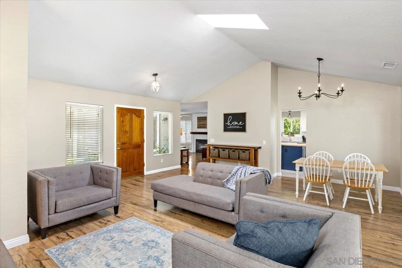 1561 Conway Drive Escondido, CA 92027 - Photo 8 of 41