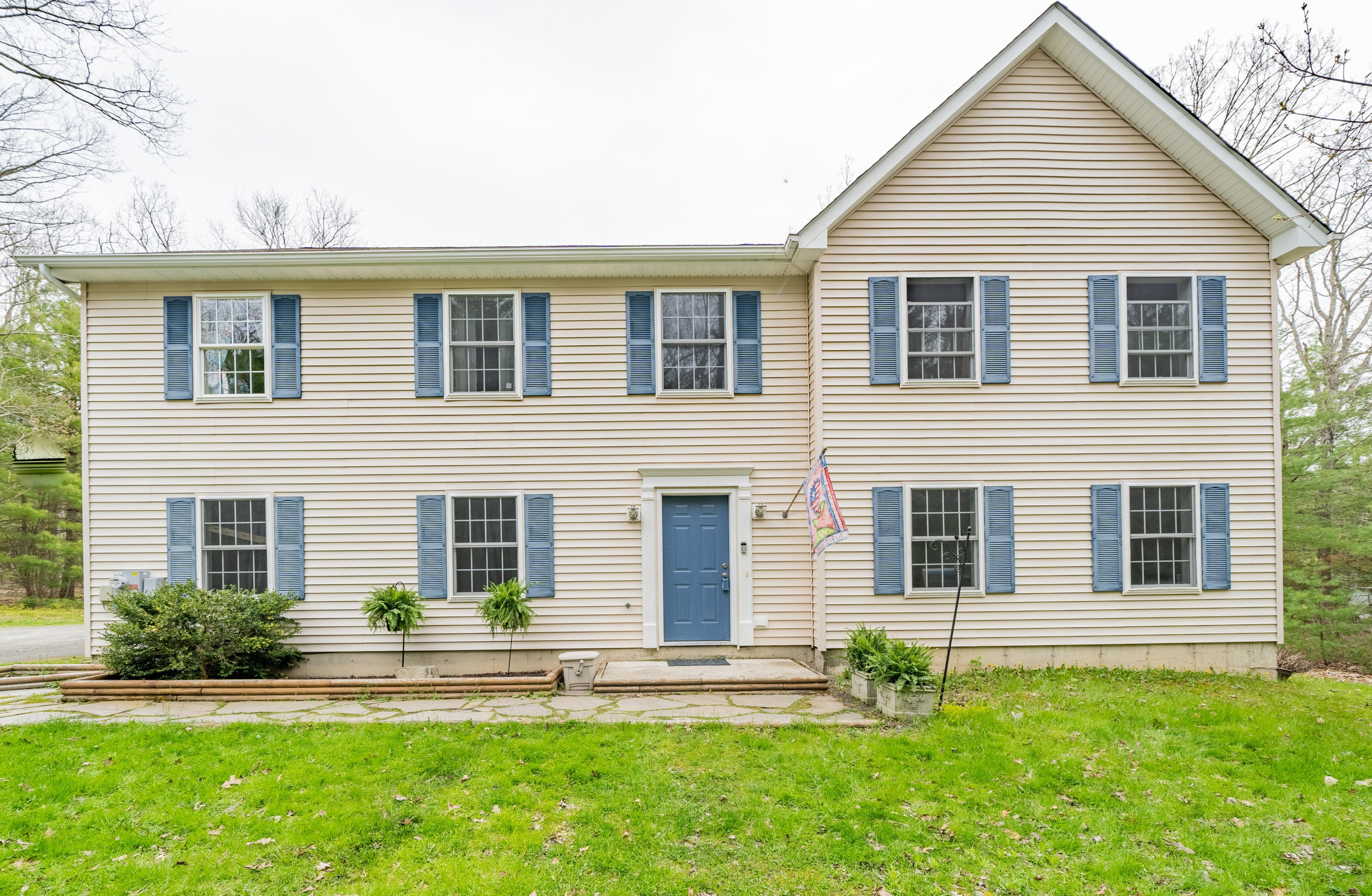 115 Foxtail Road Greeley, PA 18425 - Photo 2 of 37 Front of House