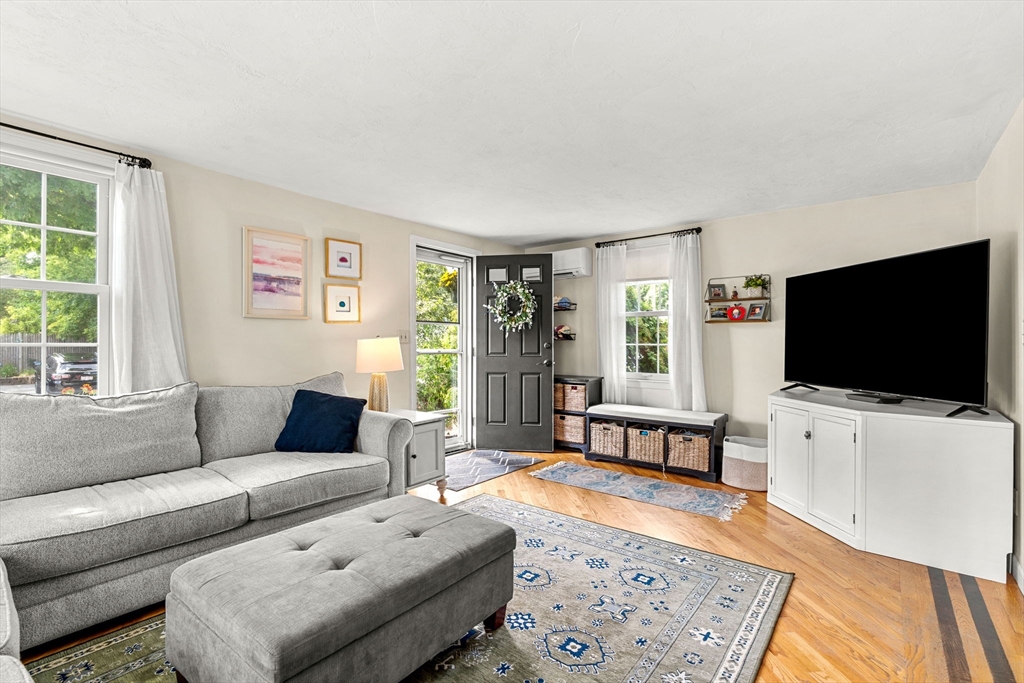 33 Putnam Street Danvers, MA 01923 - Photo 4 of 38 Gallery Image 4