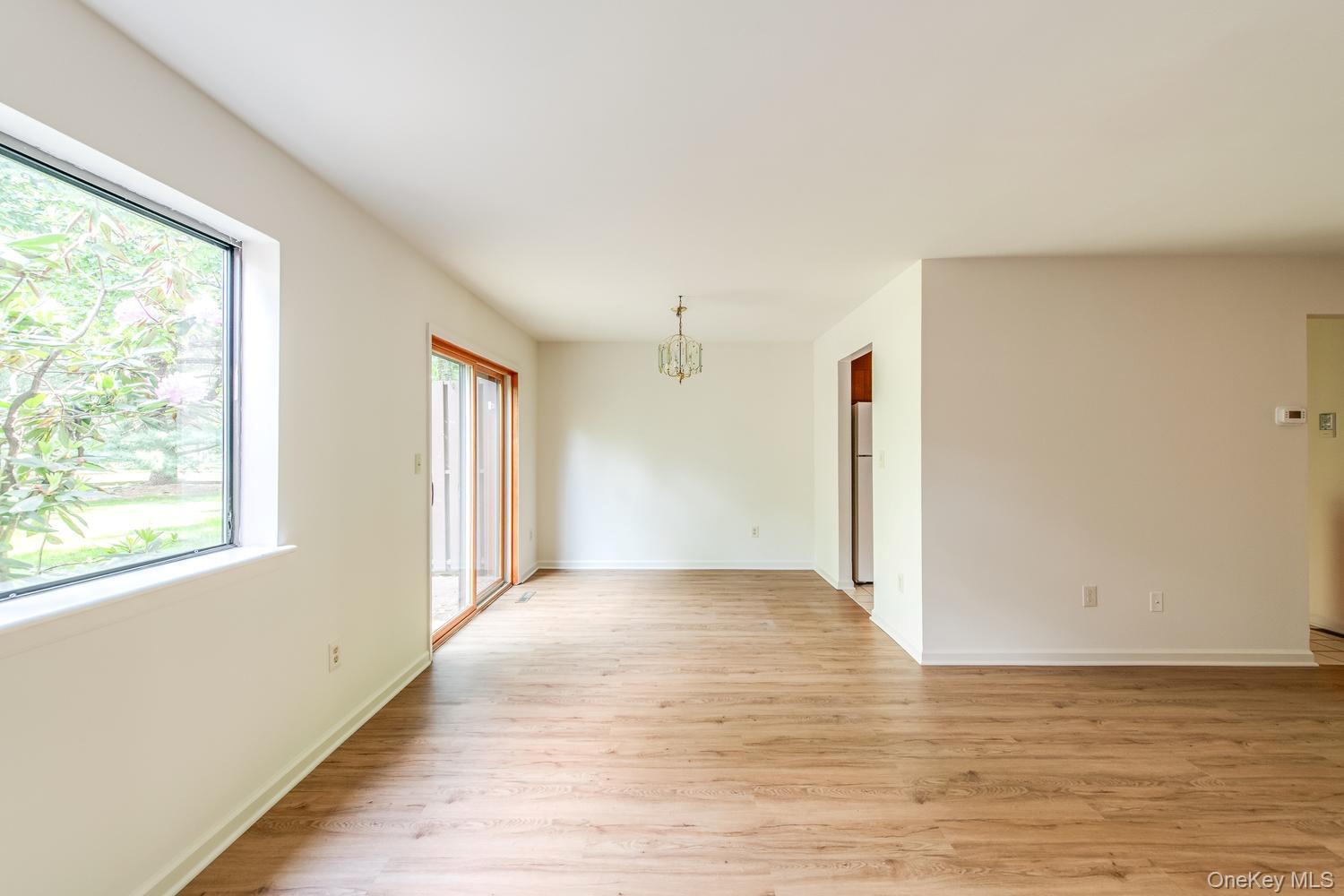 21 Topaz Run Poughkeepsie, NY 12603 - Photo 7 of 26 Generous dining area