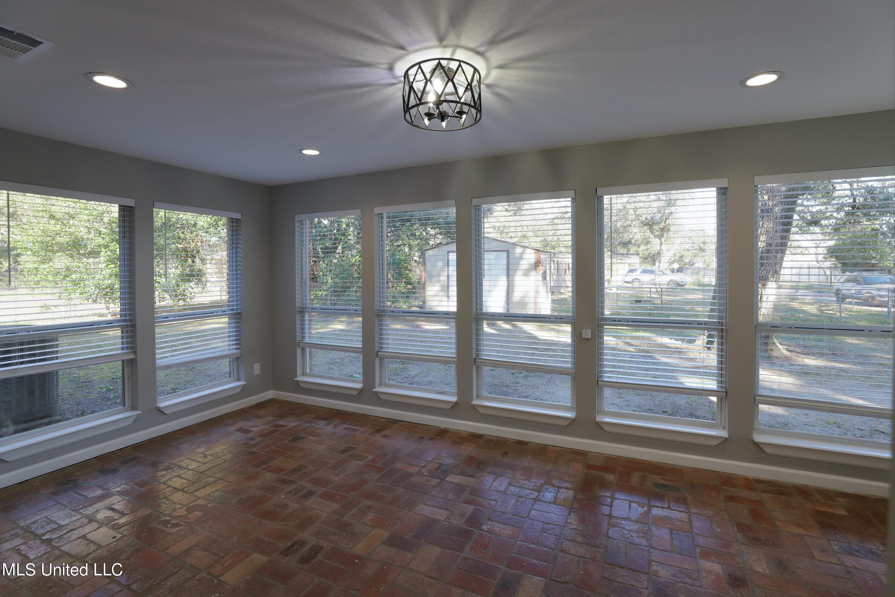 402 Jim Money Road Biloxi, MS 39531 - Photo 11 of 20 Sunroom