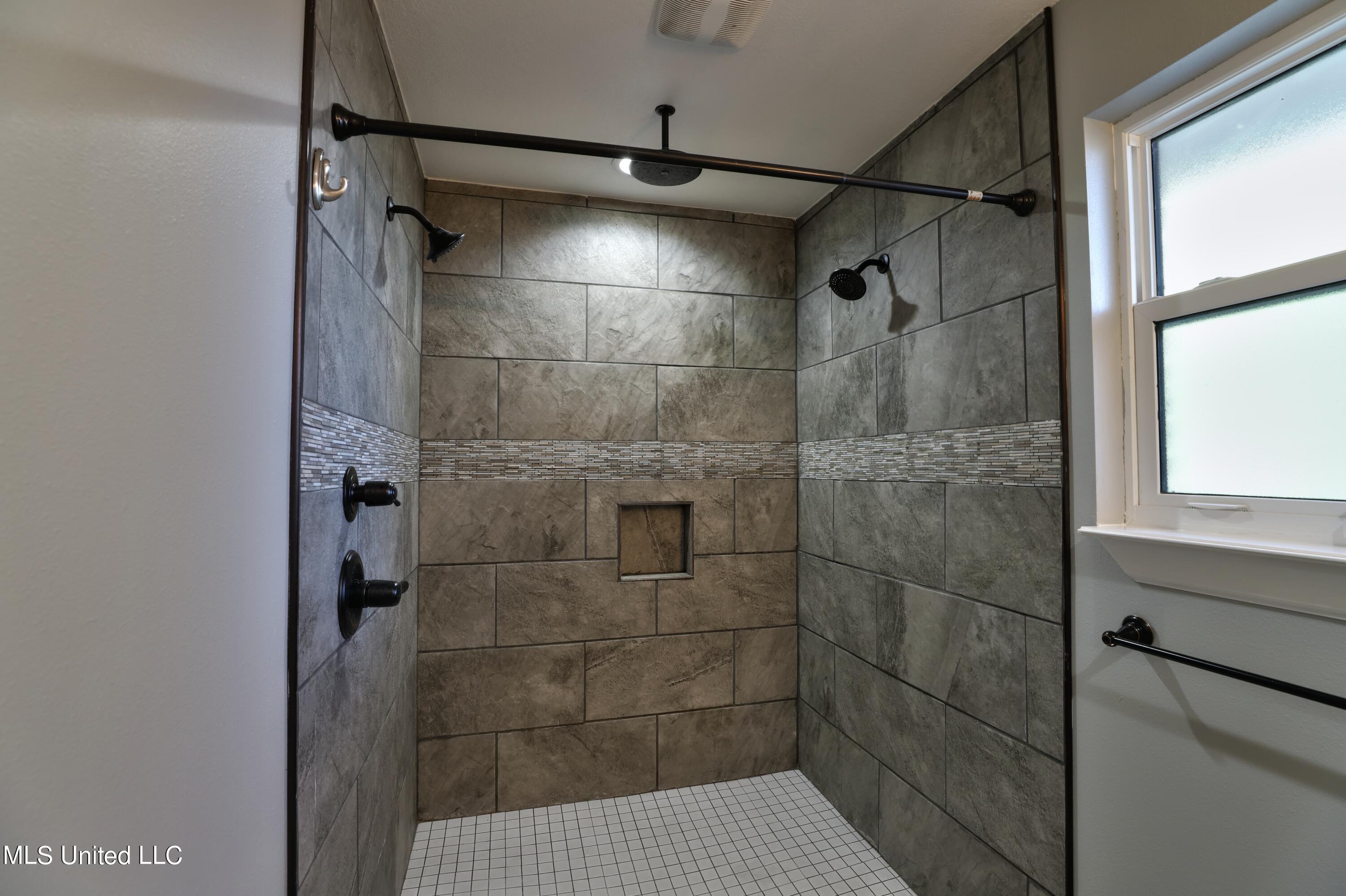 402 Jim Money Road Biloxi, MS 39531 - Photo 16 of 20 Master Bathroom