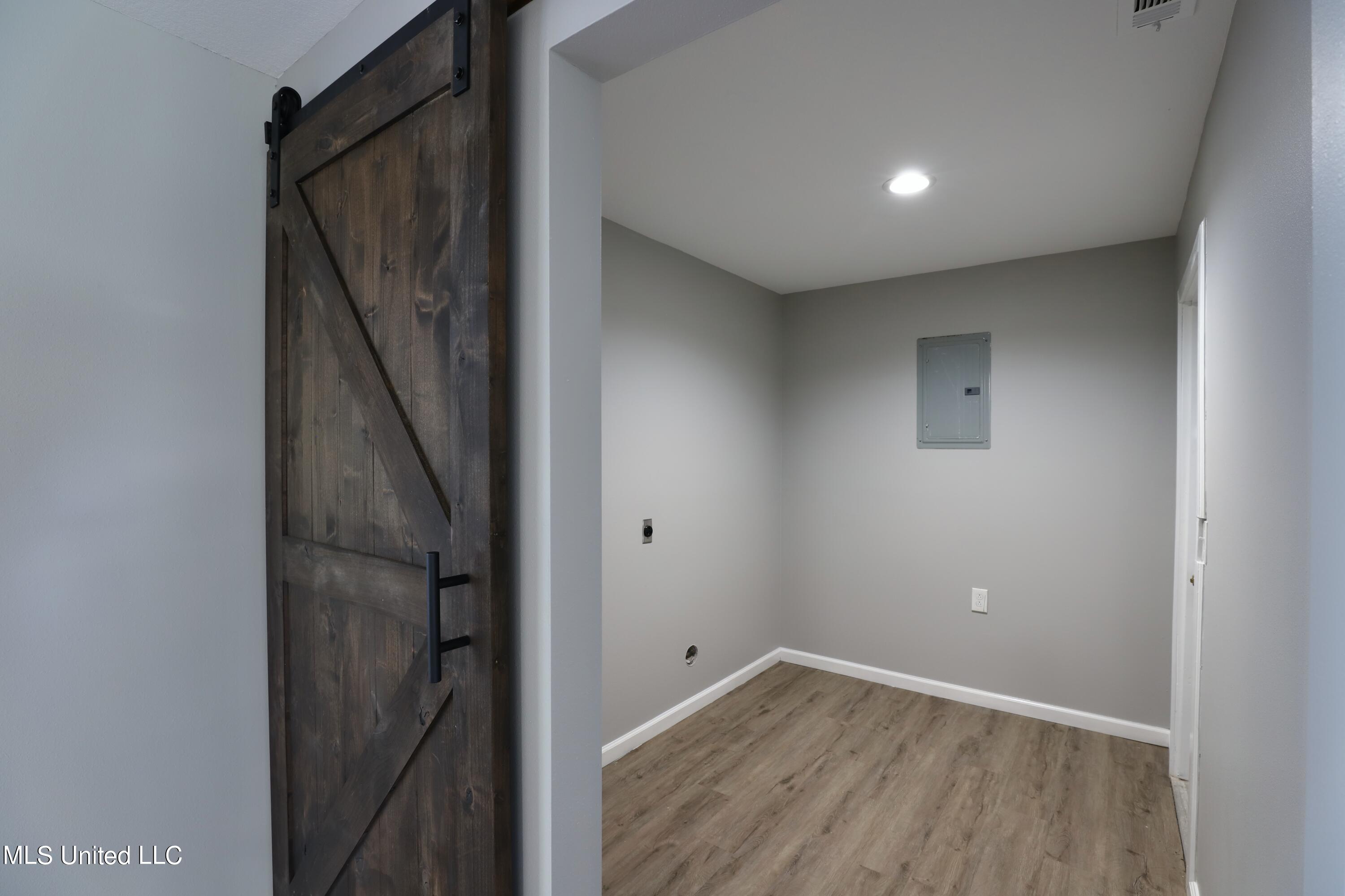 402 Jim Money Road Biloxi, MS 39531 - Photo 17 of 20 Laundry