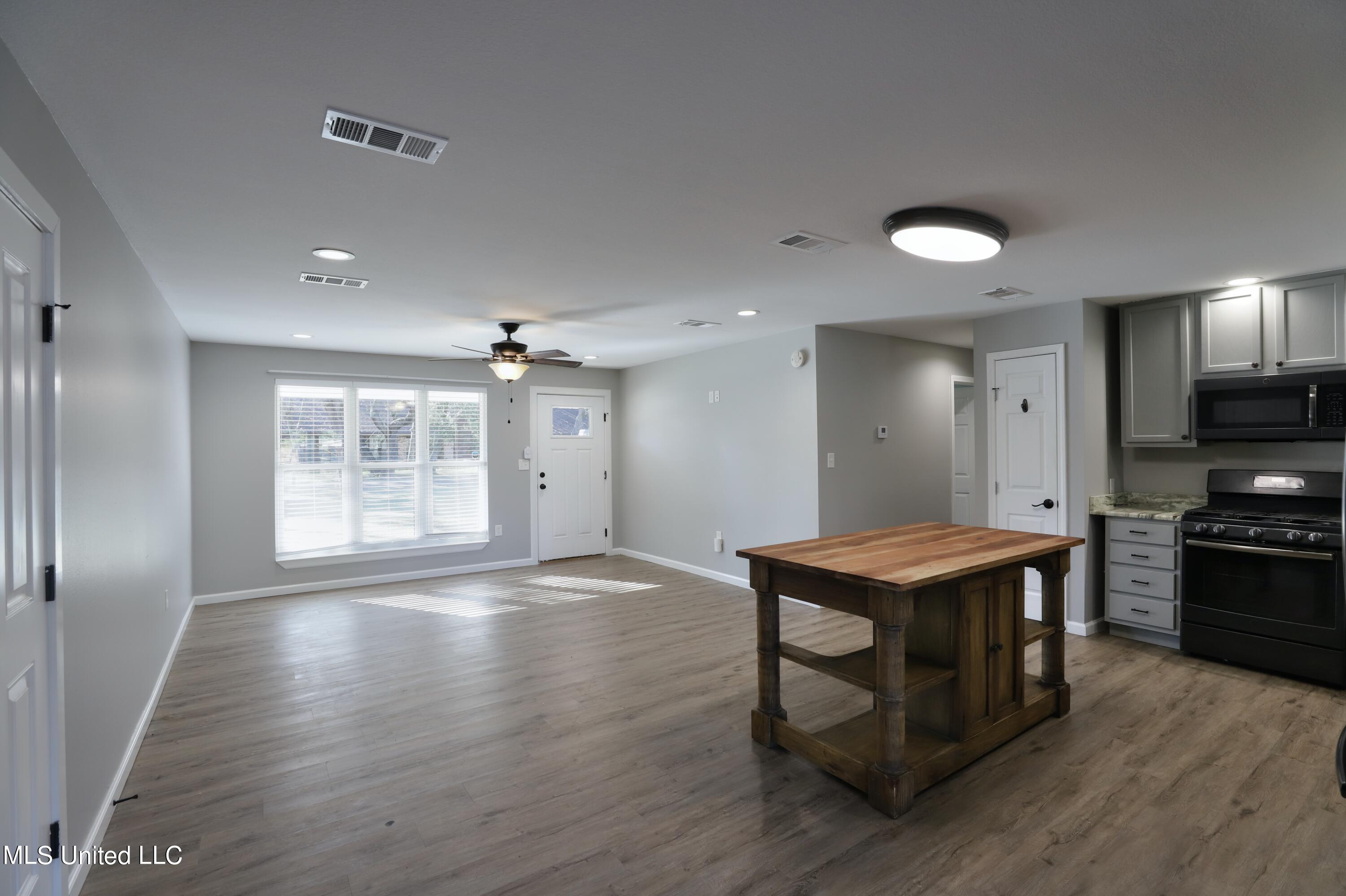 402 Jim Money Road Biloxi, MS 39531 - Photo 9 of 20 Kitchen